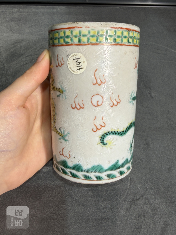 清晚期粉彩轧道海水升龙纹笔筒 - 图3